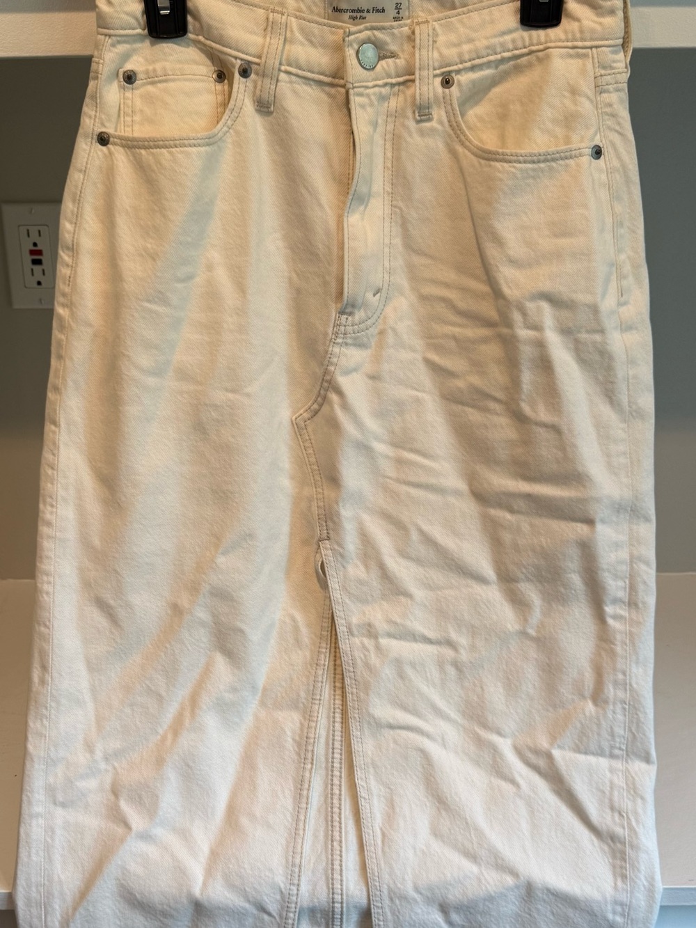 Abercrombie & Fitch Cream Denim Skirt size 4